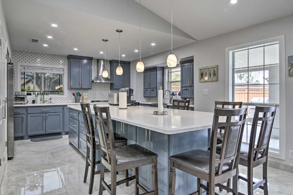 Patio and Grill Spacious Gem Near Gulf Coast!